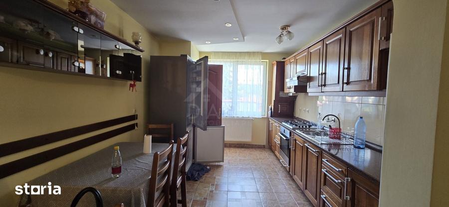Apartament cu 3 camere în Gara Mica