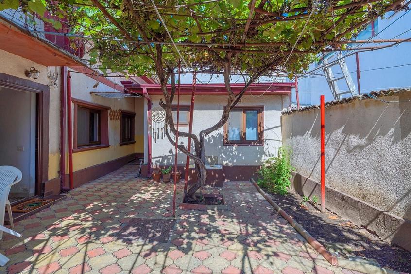 Casă individuală cu 3 camere cu Canalizare în Central