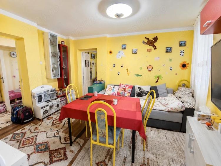 Apartament cu 3 camere semidecomandat în Central