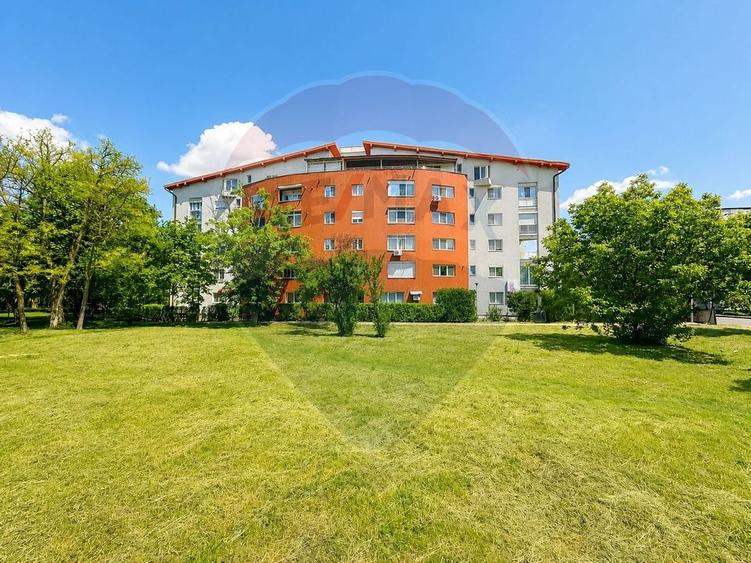Apartament cu 3 camere decomandat, mobilat în Central
