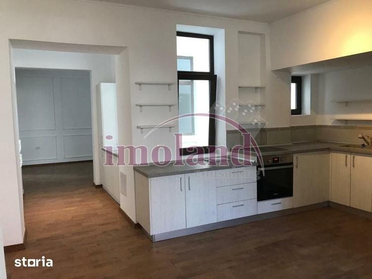 Casă cu 8 camere cu Teren 200 Mp în Aviatorilor