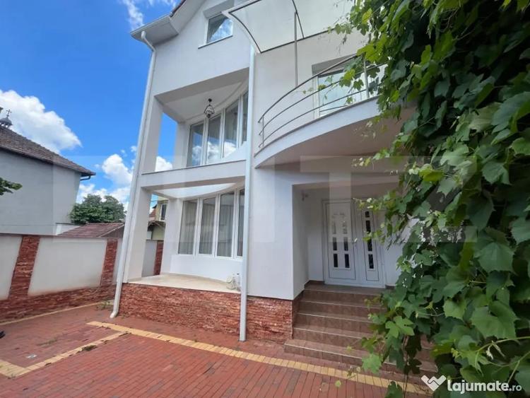 Casă cu 5 camere cu Teren 900 Mp în Ultracentral