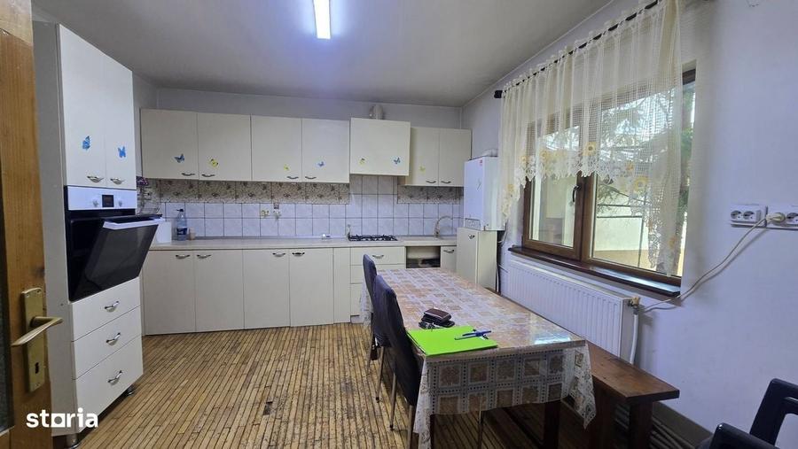 Casă cu 4 camere în Moara de Vânt