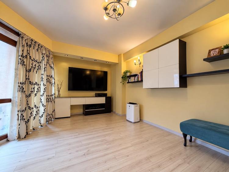 Apartament cu 4 camere decomandat, mobilat în Energia