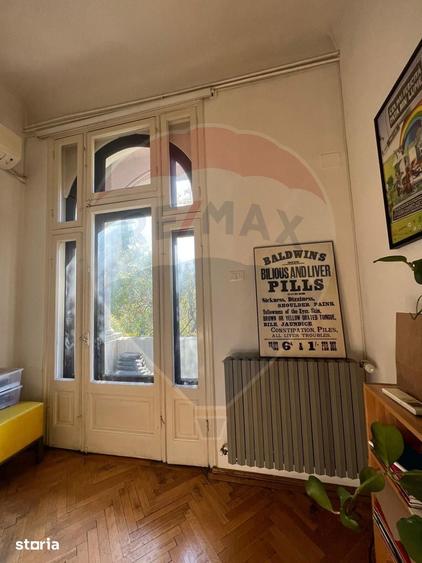 Apartament cu 4 camere în Romană