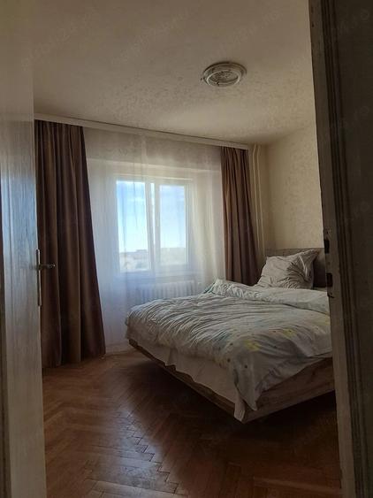 Apartament cu 3 camere decomandat în Exterior Vest