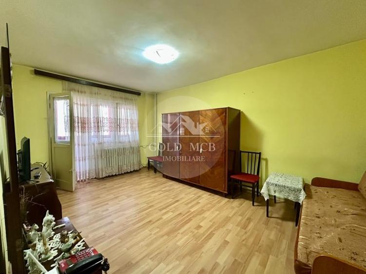 Garsonieră decomandată în Titan