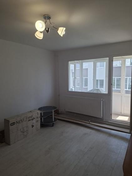 Apartament cu 2 camere semidecomandat, mobilat în Brazda lui Novac