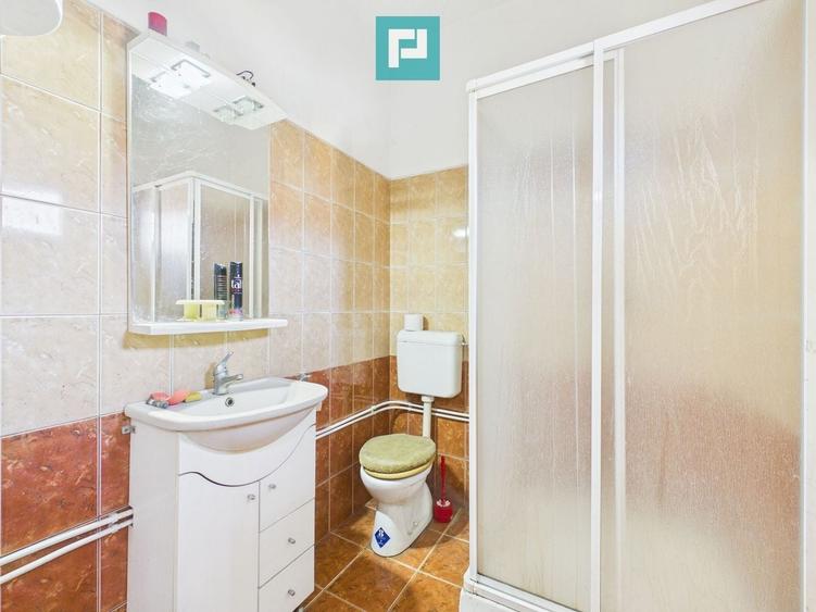 Casă individuală cu 4 camere cu Canalizare în Săvârșin