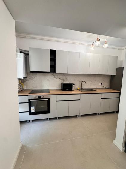Apartament cu 3 camere semidecomandat în Pipera