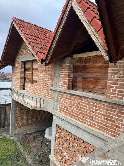 Casă cu 7 camere cu Teren 1400 Mp în Central