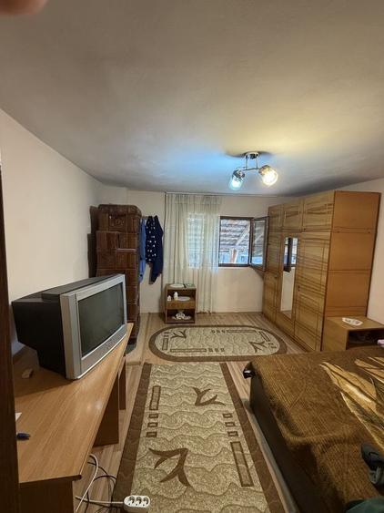 Casă cu 4 camere în Șișești