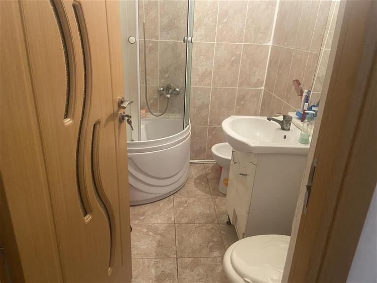 Apartament cu 2 camere decomandat, mobilat în Sud