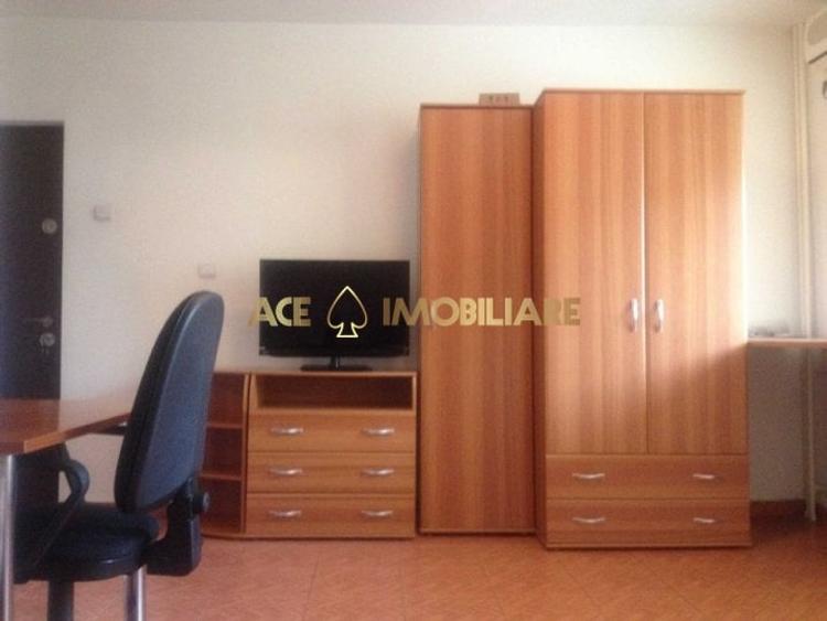 Garsonieră semidecomandată, mobilată în Tineretului