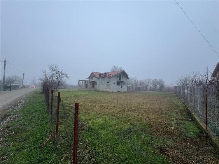 Casă individuală cu 4 camere cu Teren 2000 Mp în Rădulești