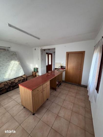 Casă cu 3 camere cu Teren 2500 Mp în Groși