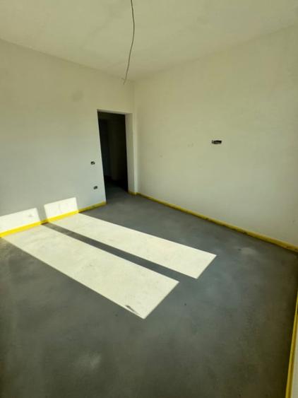 Casă cu 4 camere cu Teren 694 Mp în Satu Nou de Jos