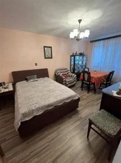 Apartament cu 3 camere decomandat în Giurgiului
