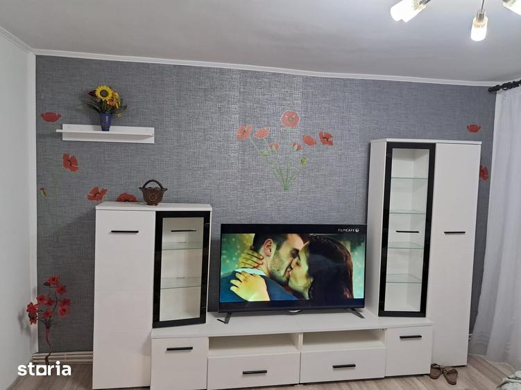 Apartament cu 3 camere decomandat în Lipovei