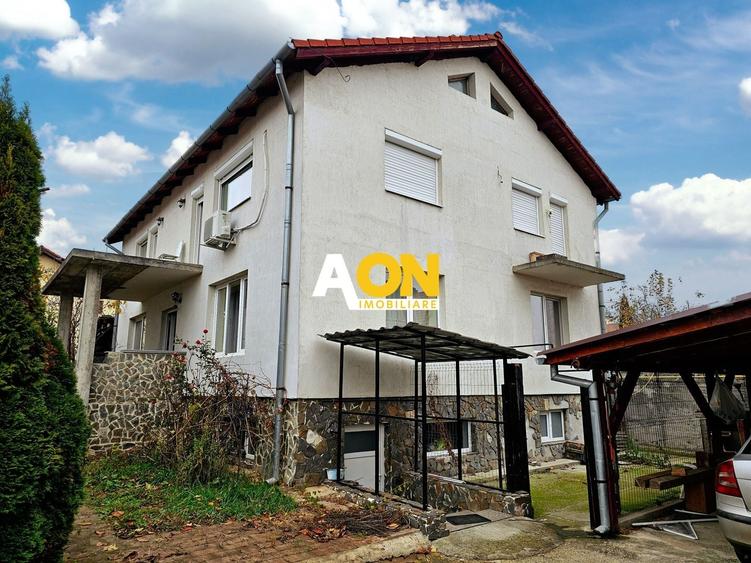 Casă individuală cu 5 camere cu Canalizare în Cetate