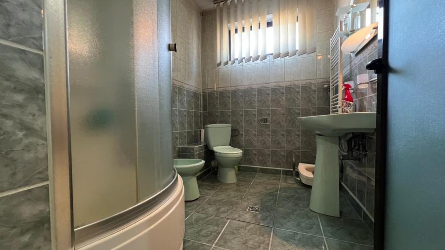 Casă individuală cu 6 camere cu Canalizare în Exterior Vest