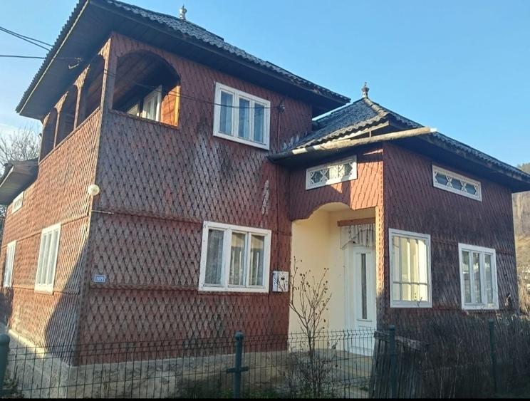 Casă cu 4 camere în Moisei