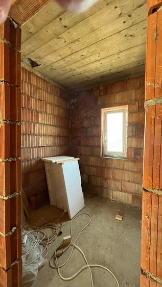 Casă cu 4 camere cu Teren 285 Mp în Urseni