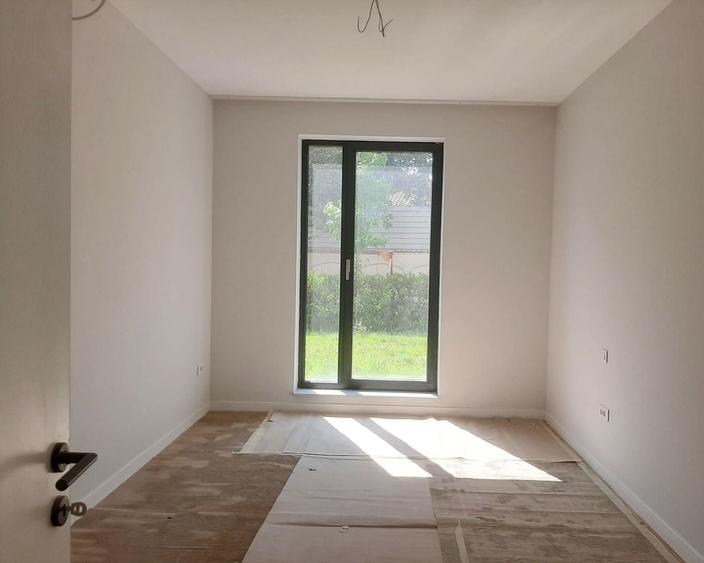 Apartament cu 5 camere decomandat în Dămăroaia