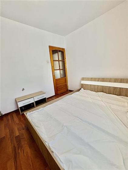 Apartament cu 2 camere semidecomandat, mobilat în Est