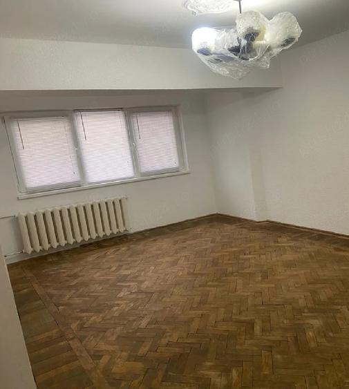 Apartament cu 2 camere decomandat în CET