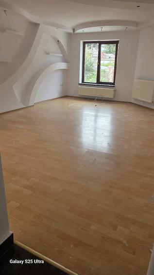 Casă cu 5 camere cu Teren 500 Mp în Horia