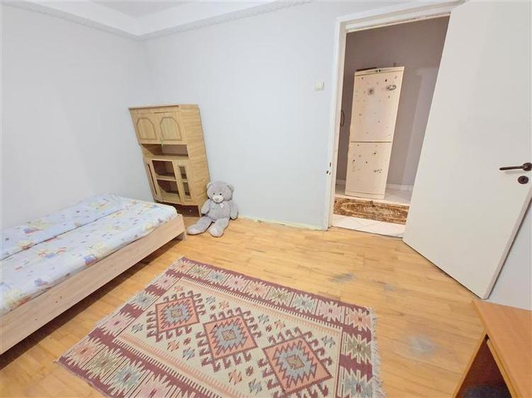 Apartament cu 3 camere decomandat în Narcisa