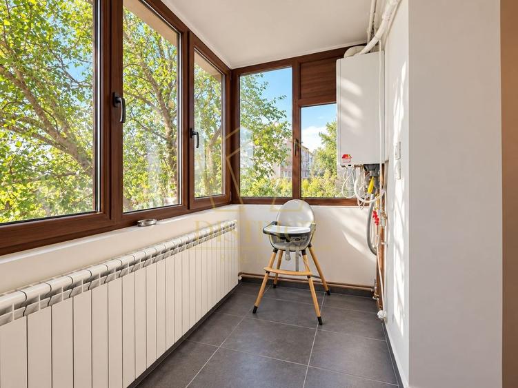 Apartament cu 3 camere semidecomandat, mobilat în Lipovei