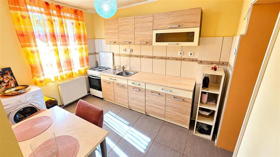 Apartament cu 2 camere decomandat, mobilat în Vest