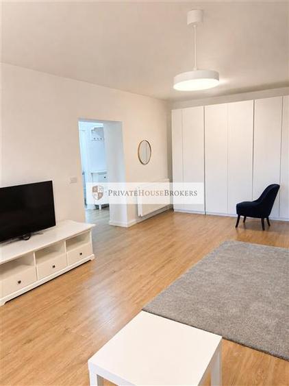 Apartament cu 2 camere semidecomandat, mobilat în Pipera