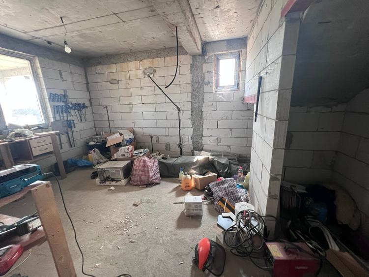 Casă individuală cu 9 camere cu Teren 1160 Mp în 1 Decembrie