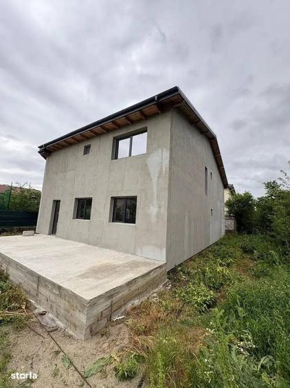 Casă cu 4 camere în Odăile