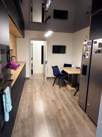 Apartament cu 4 camere decomandat în Tineretului