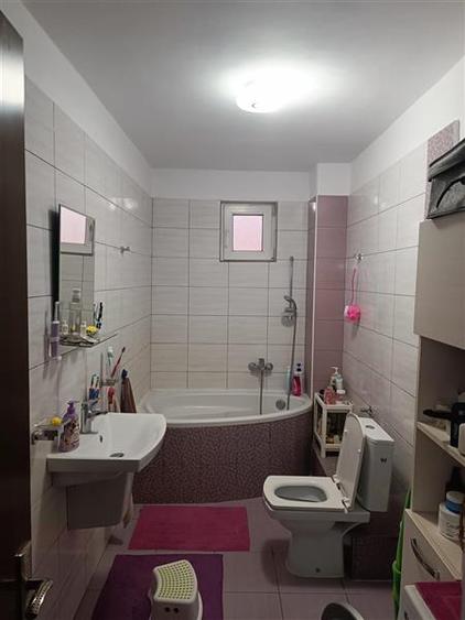 Casă individuală cu 5 camere cu Teren 252 Mp în Central