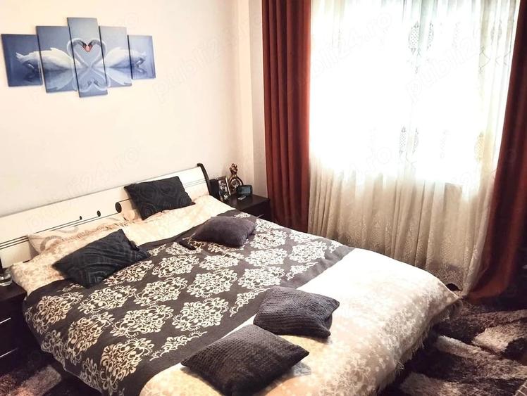 Apartament cu 3 camere decomandat în Coman
