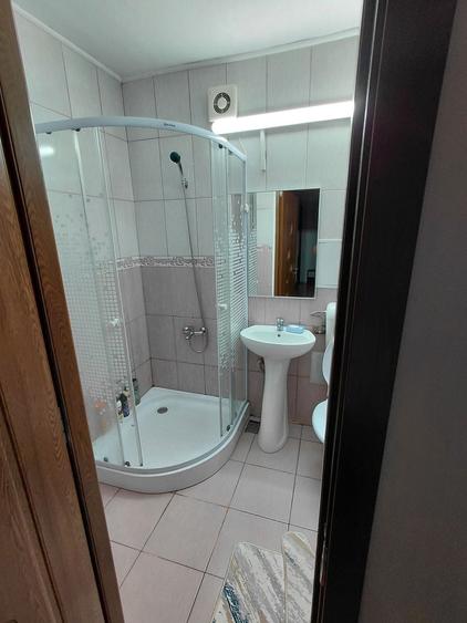 Apartament cu 3 camere decomandat în Drumul Găzarului