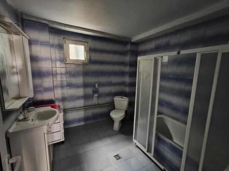 Apartament cu 3 camere decomandat în Zamora