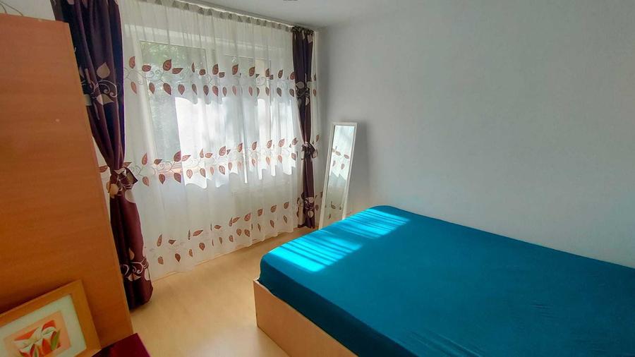 Apartament cu 3 camere decomandat în Drumul Taberei