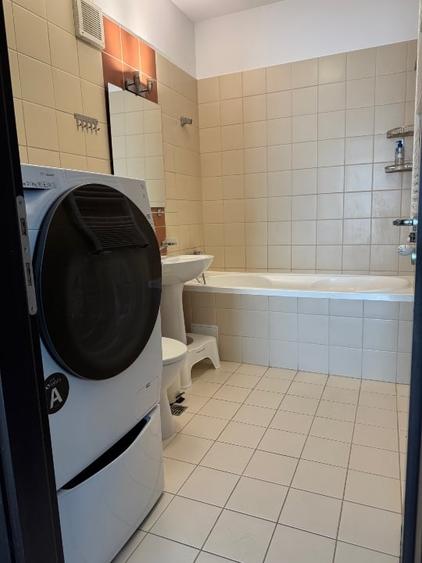 Apartament cu 3 camere semidecomandat, mobilat în Titan