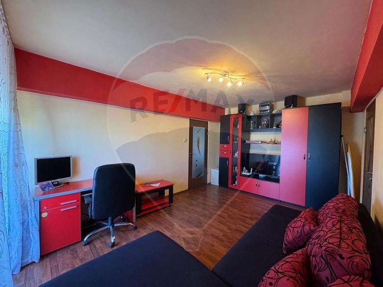 Apartament cu 2 camere semidecomandat în Miorița