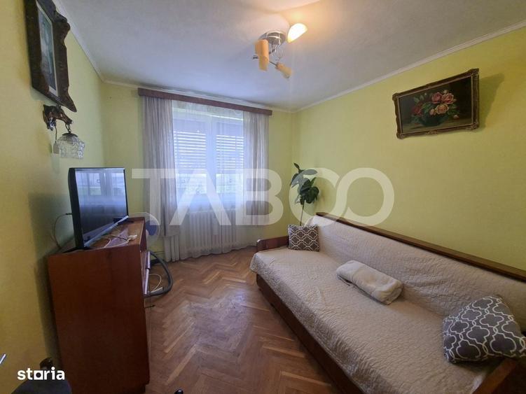 Apartament cu 3 camere decomandat în Mihai Viteazul