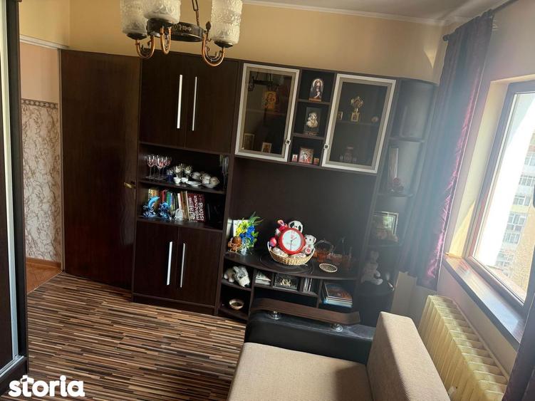 Apartament cu 3 camere decomandat în Tineretului