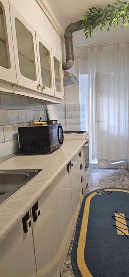 Apartament cu 2 camere decomandat, mobilat în Piața Centrală