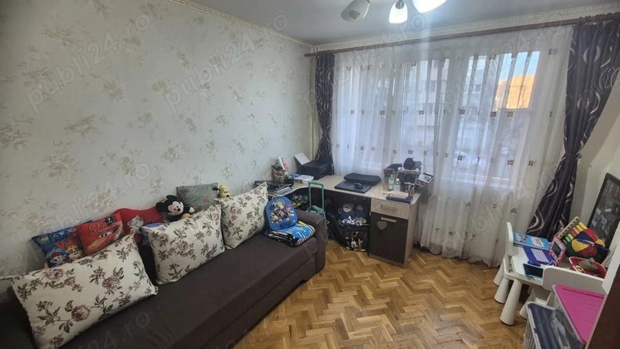 Apartament cu 3 camere decomandat în Sânmartin