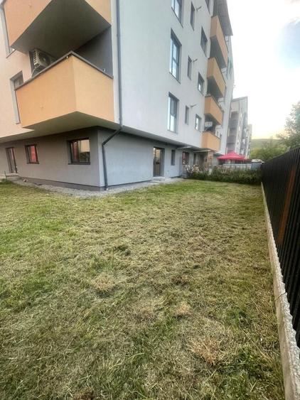 Apartament cu 3 camere decomandat în Florești